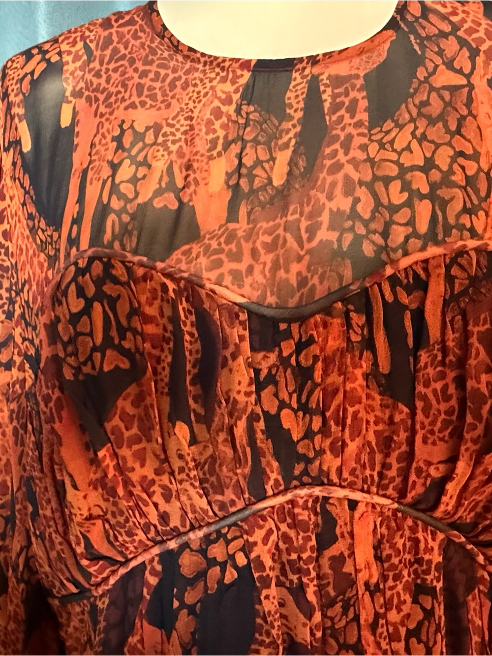 FARM Rio Elegant Giraffe-Print Tiered Long-Sleeve Maxi Dress - Picture 3 of 6